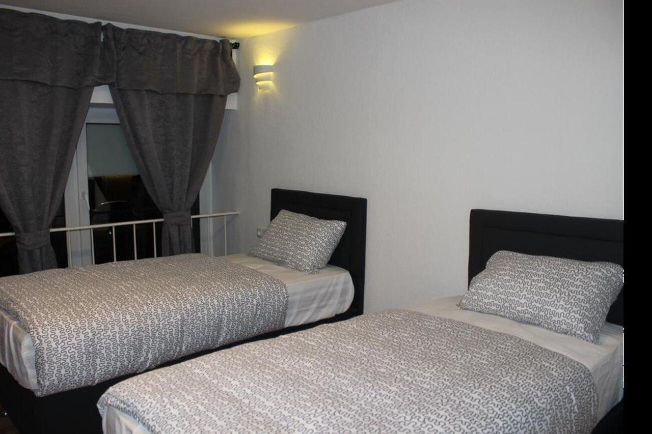 Hotel Garni Emir โคโลญ ภายนอก รูปภาพ