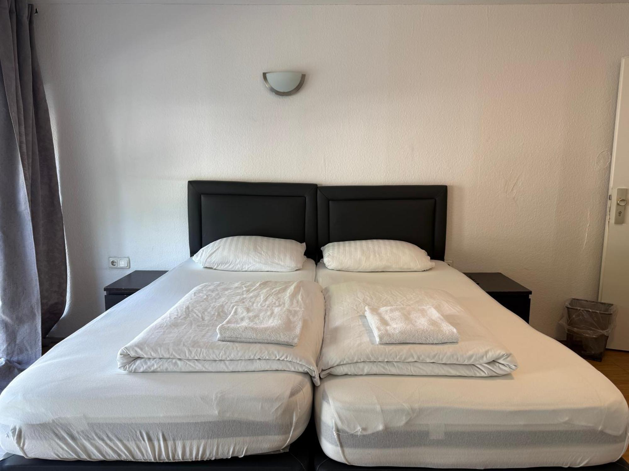 Hotel Garni Emir โคโลญ ภายนอก รูปภาพ