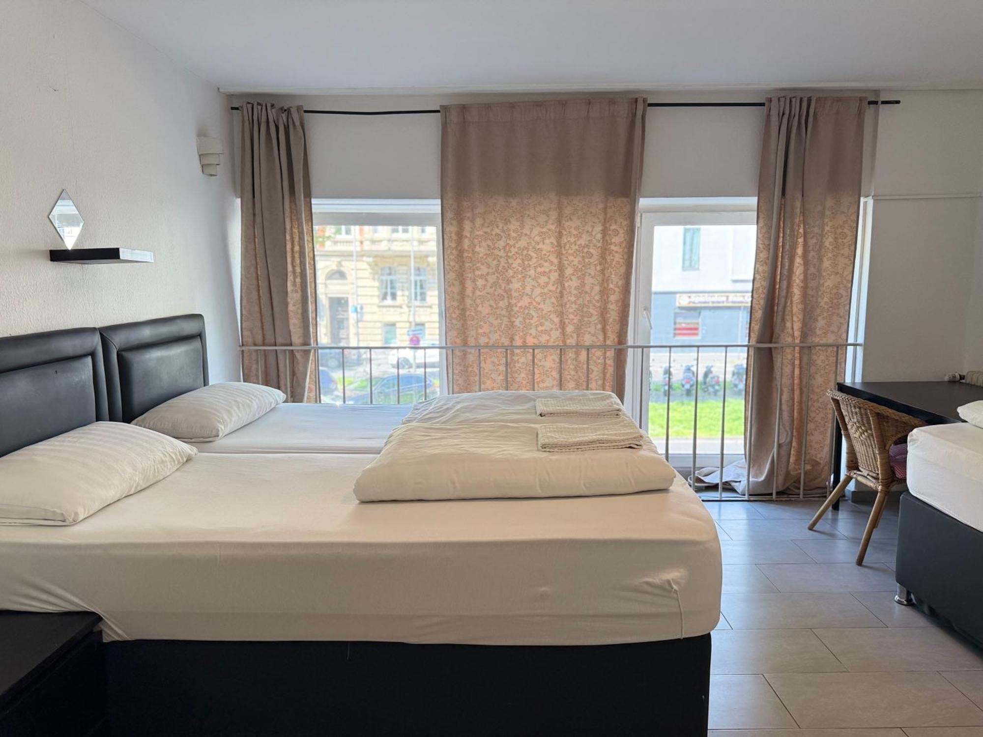Hotel Garni Emir โคโลญ ภายนอก รูปภาพ