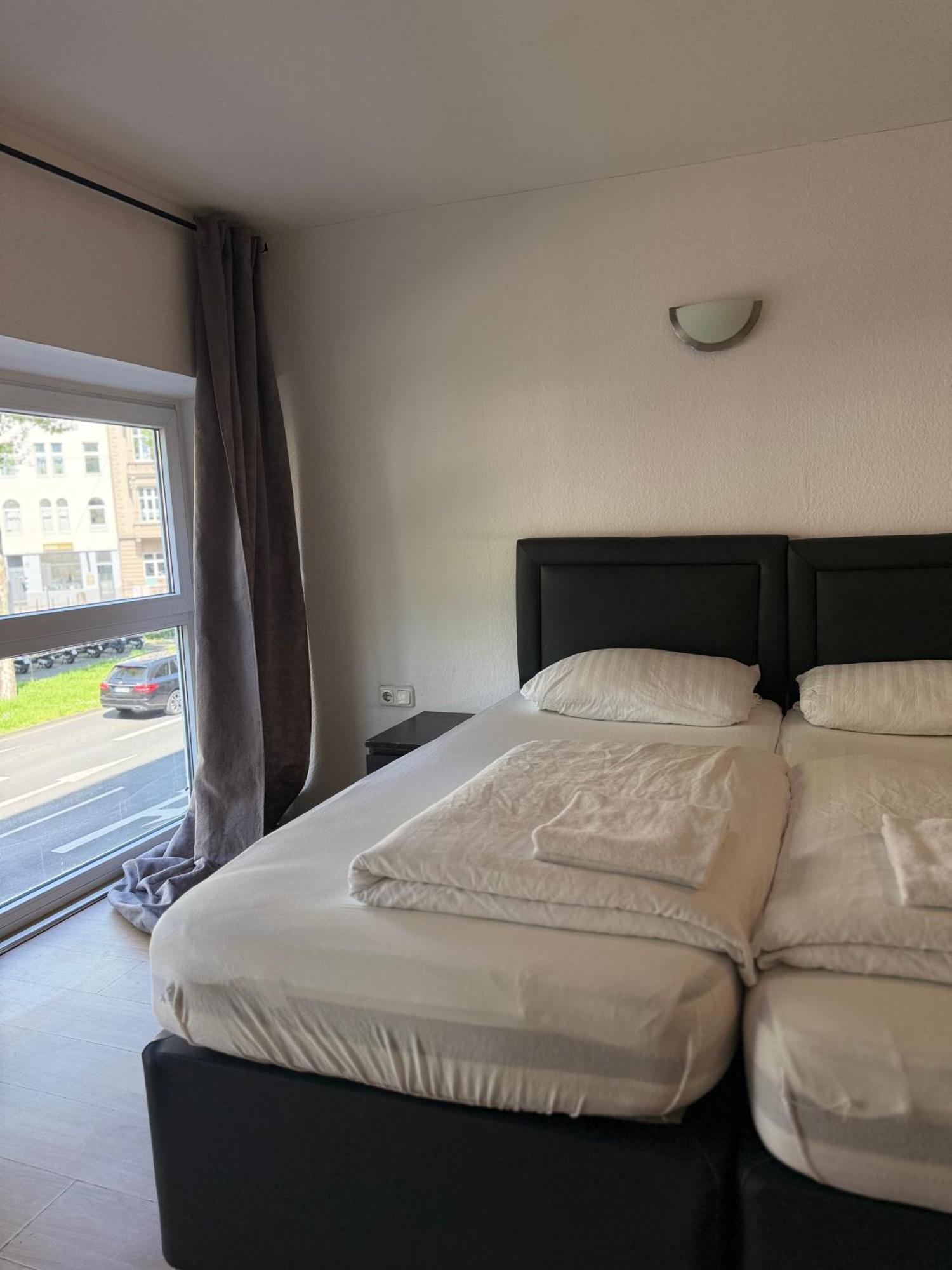 Hotel Garni Emir โคโลญ ภายนอก รูปภาพ