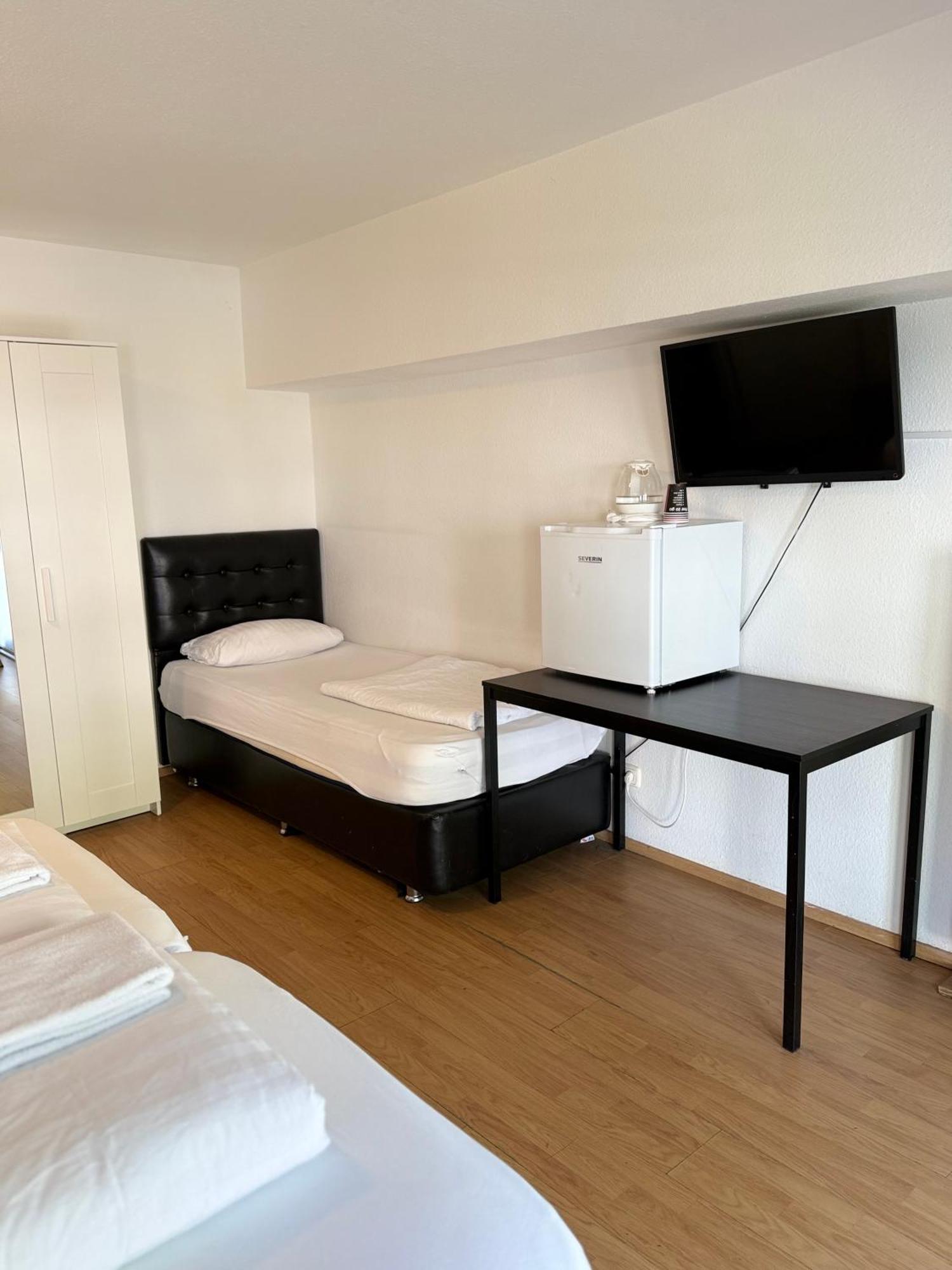 Hotel Garni Emir โคโลญ ภายนอก รูปภาพ