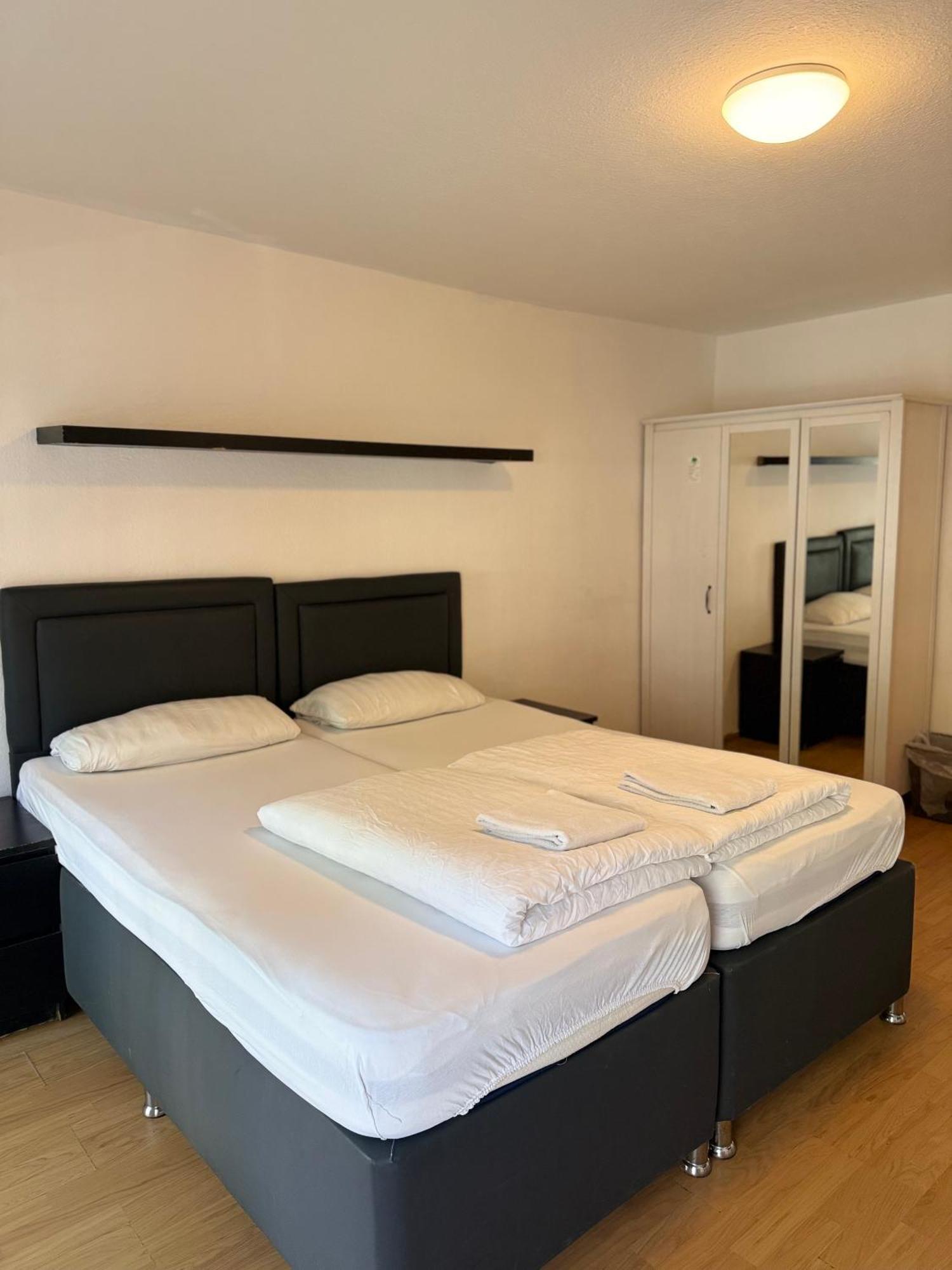 Hotel Garni Emir โคโลญ ภายนอก รูปภาพ