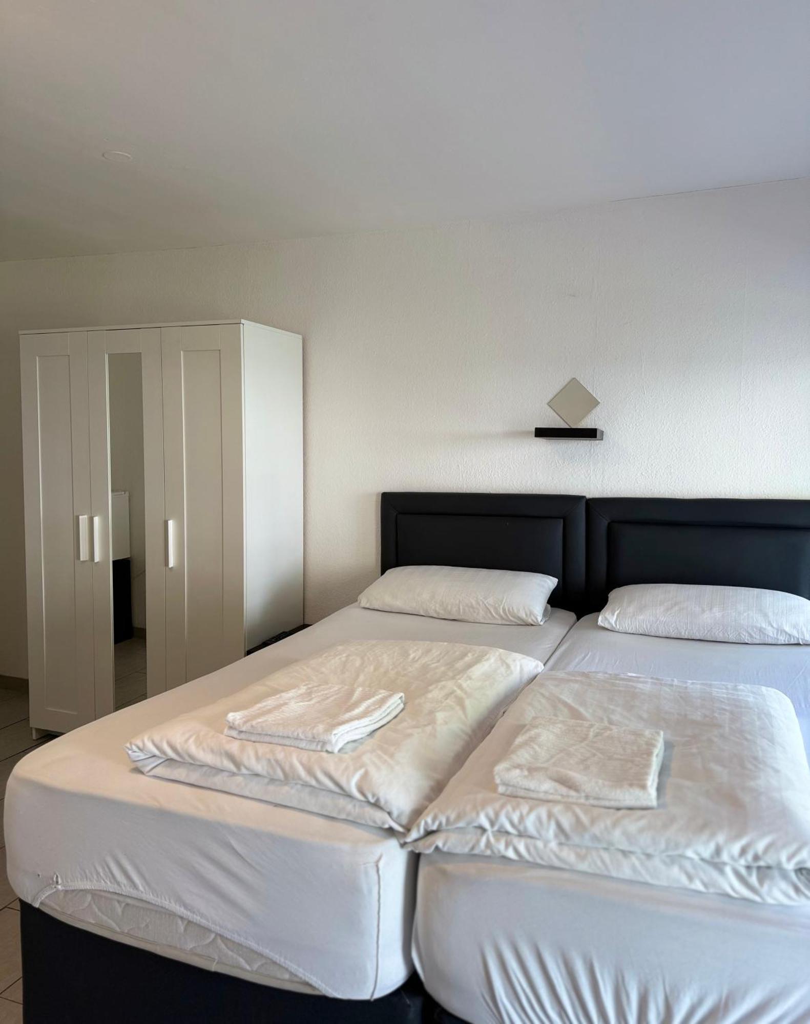Hotel Garni Emir โคโลญ ภายนอก รูปภาพ