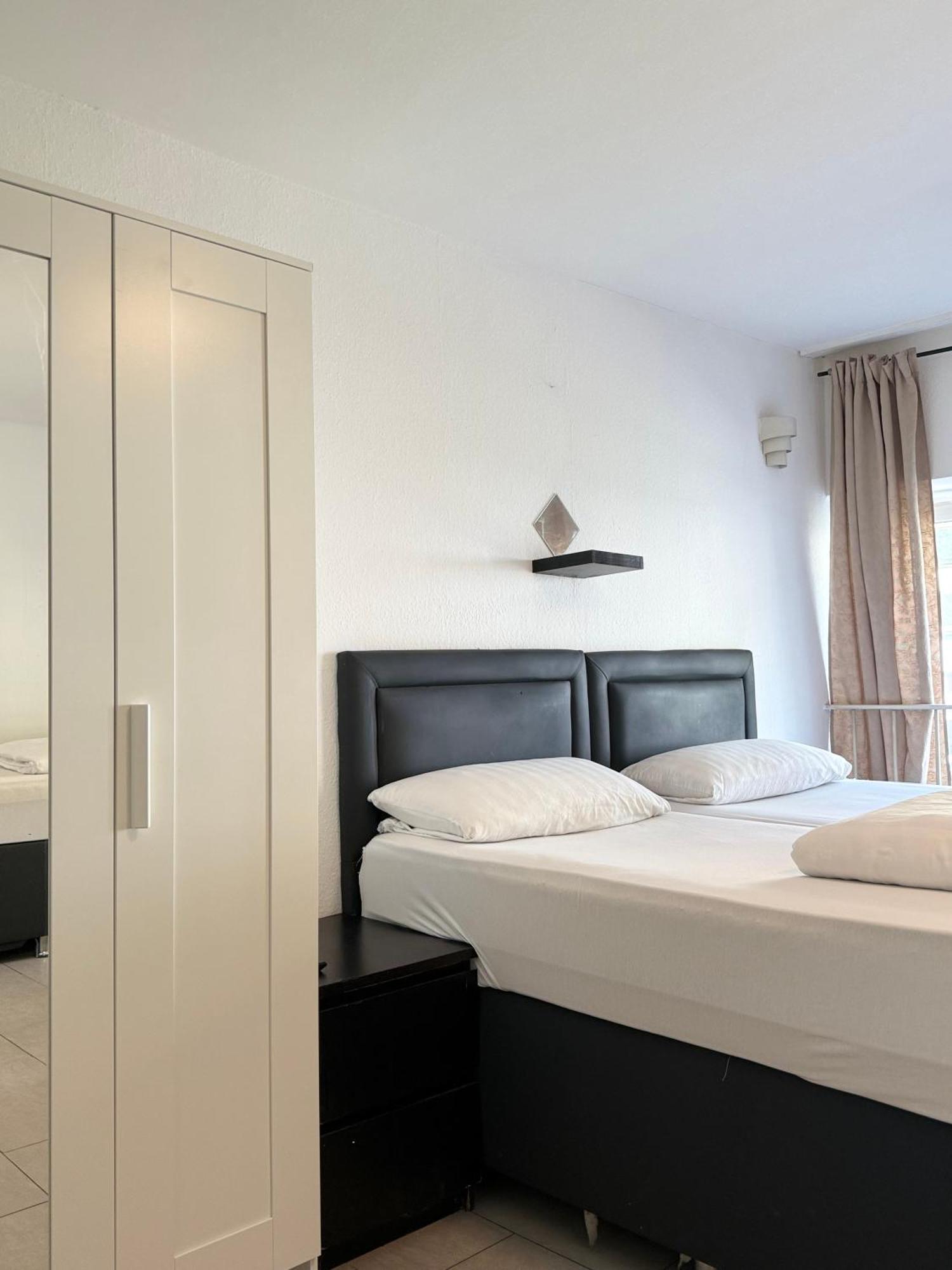 Hotel Garni Emir โคโลญ ภายนอก รูปภาพ
