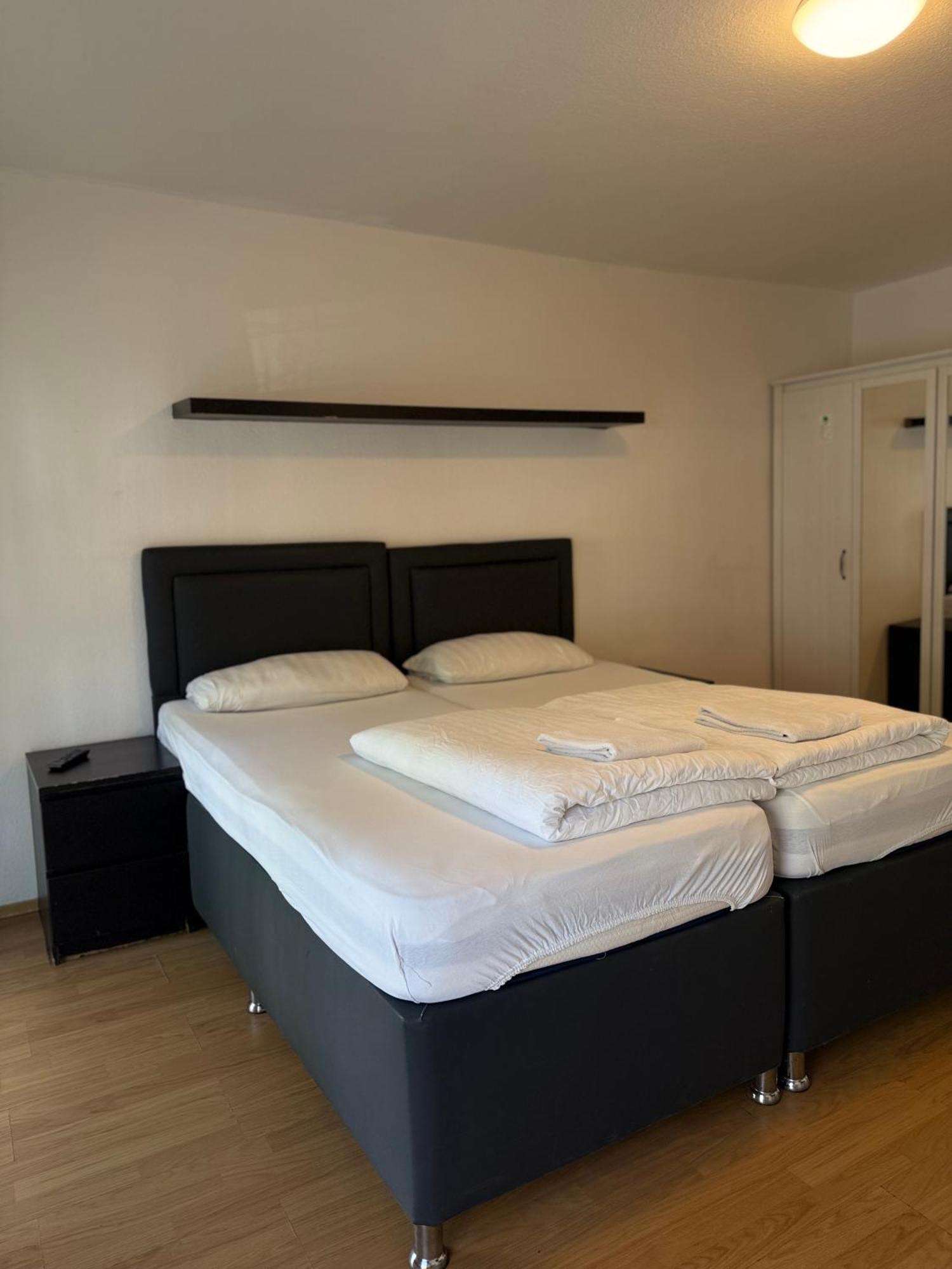 Hotel Garni Emir โคโลญ ภายนอก รูปภาพ