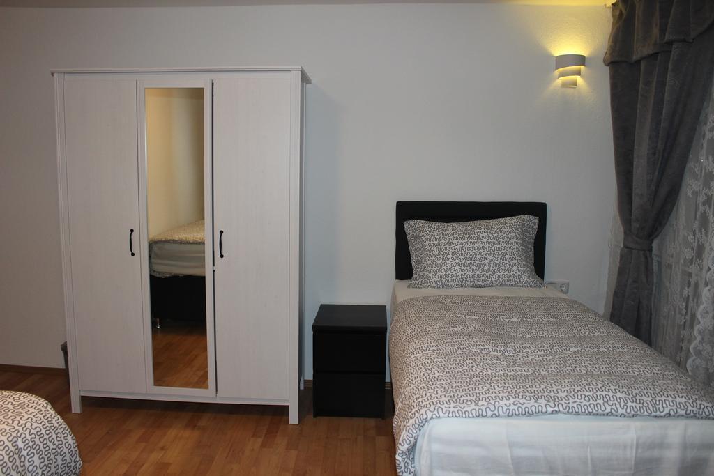 Hotel Garni Emir โคโลญ ภายนอก รูปภาพ