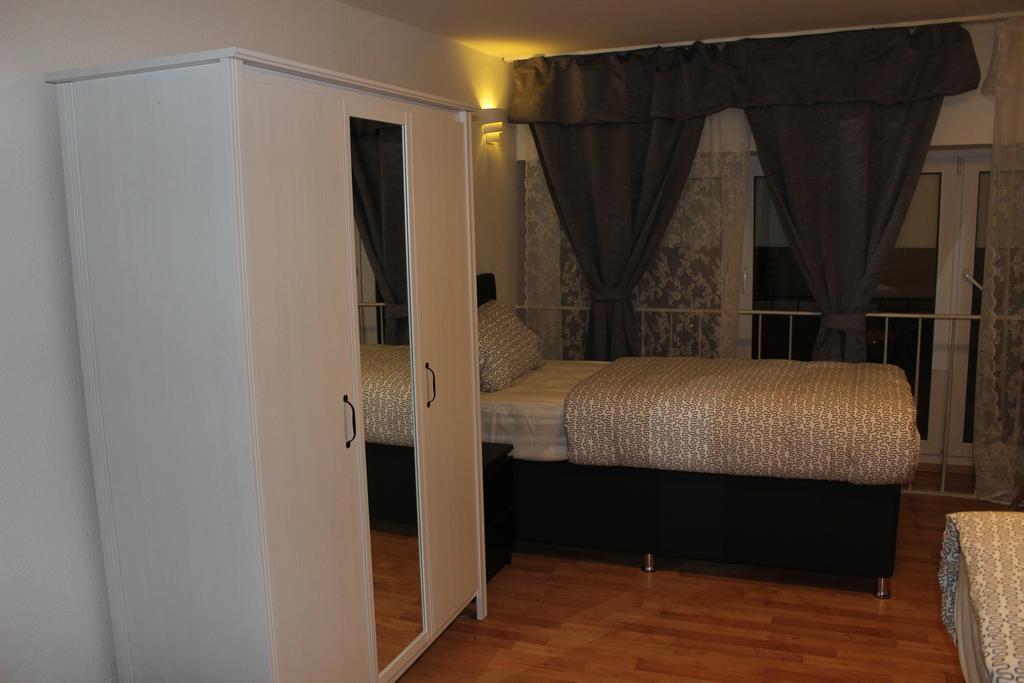 Hotel Garni Emir โคโลญ ภายนอก รูปภาพ