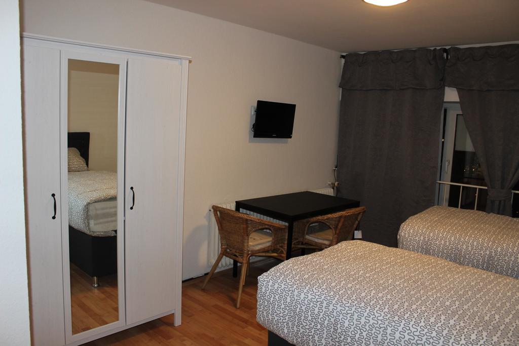 Hotel Garni Emir โคโลญ ภายนอก รูปภาพ